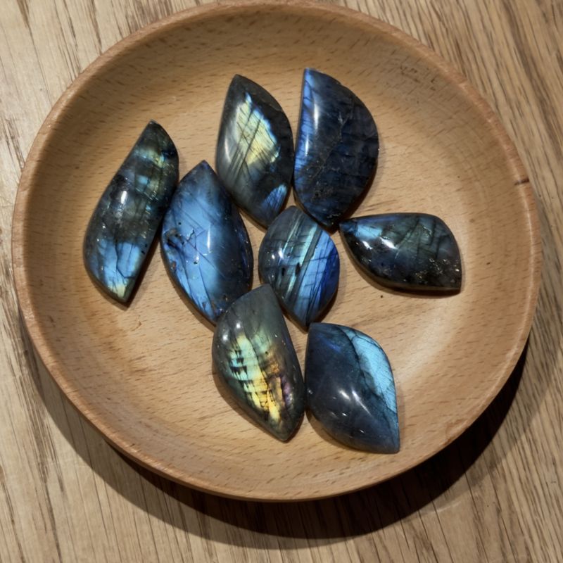 Labradoritt cabochon 