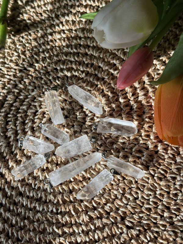 Bergkrystall anheng 2- 4 cm m/hempe
