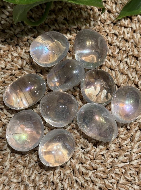 Aura tumble(tromlet sten) klar bergkrystall