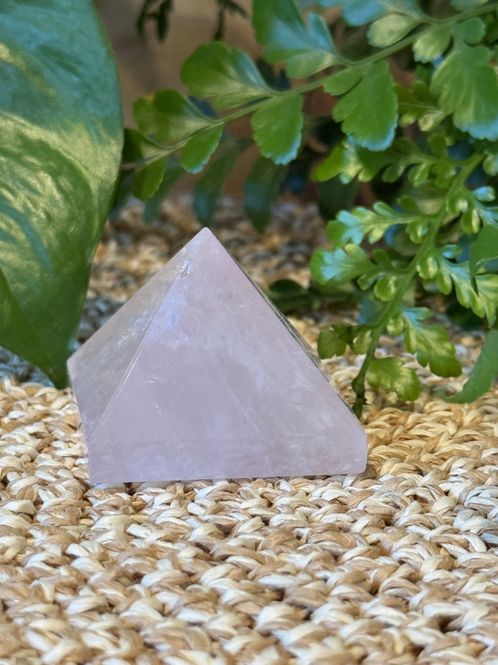 Hovedbilde Rosenkvarts pyramide 4 cm